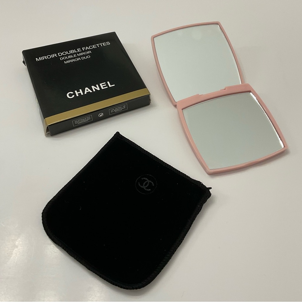 NIB CHANEL Pink Compact Mirror with Black Pouch - Picture 3 of 3